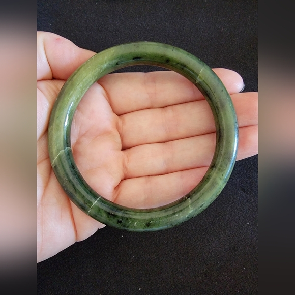 Vintage Jade Bangle - Picture 2 of 3